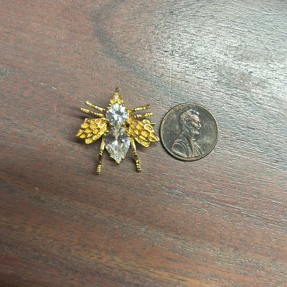 Vintage bee pins 🐝 - Picture 2 of 4
